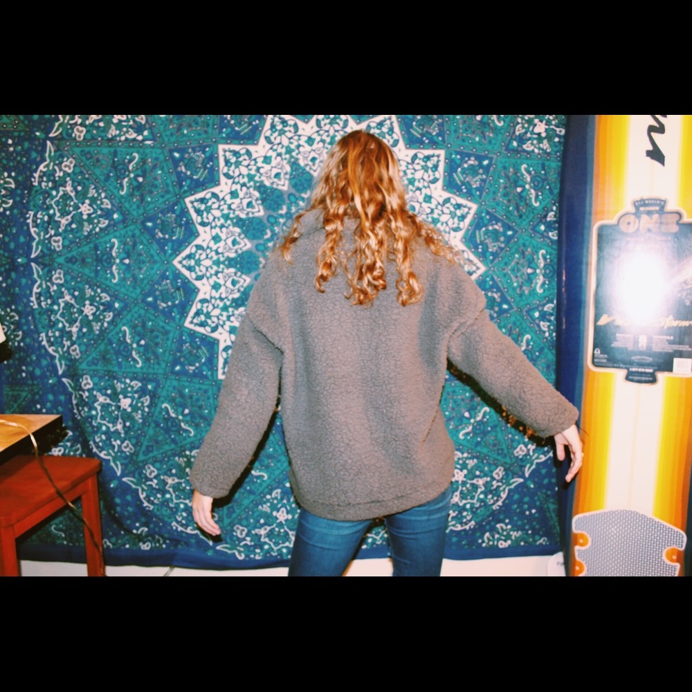 Fluffy pull over - Picture 3 of 3